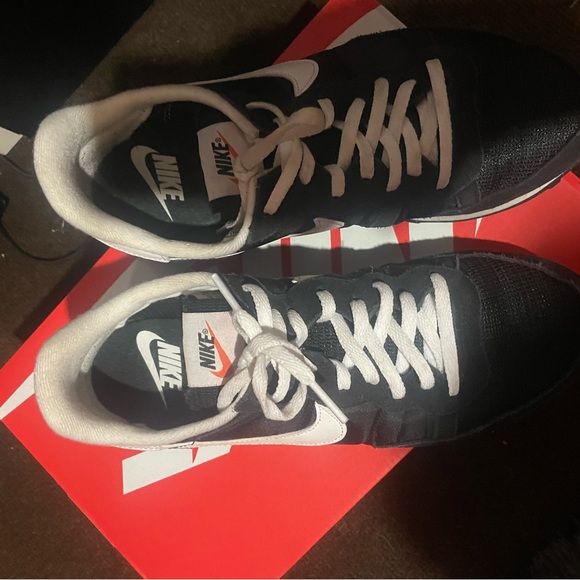 Nike black Challenger OG shoes - Size 8 - Picture 2 of 2